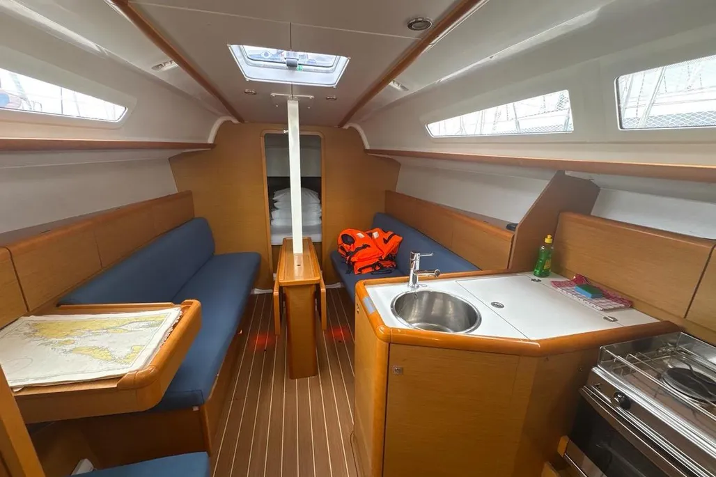 2014-jeanneau-sun-odyssey-33i-sail-9938974-20250909024627918-3 (1)