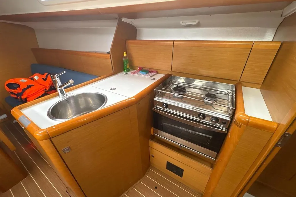 2014-jeanneau-sun-odyssey-33i-sail-9938974-20250909024629620-1 (1)