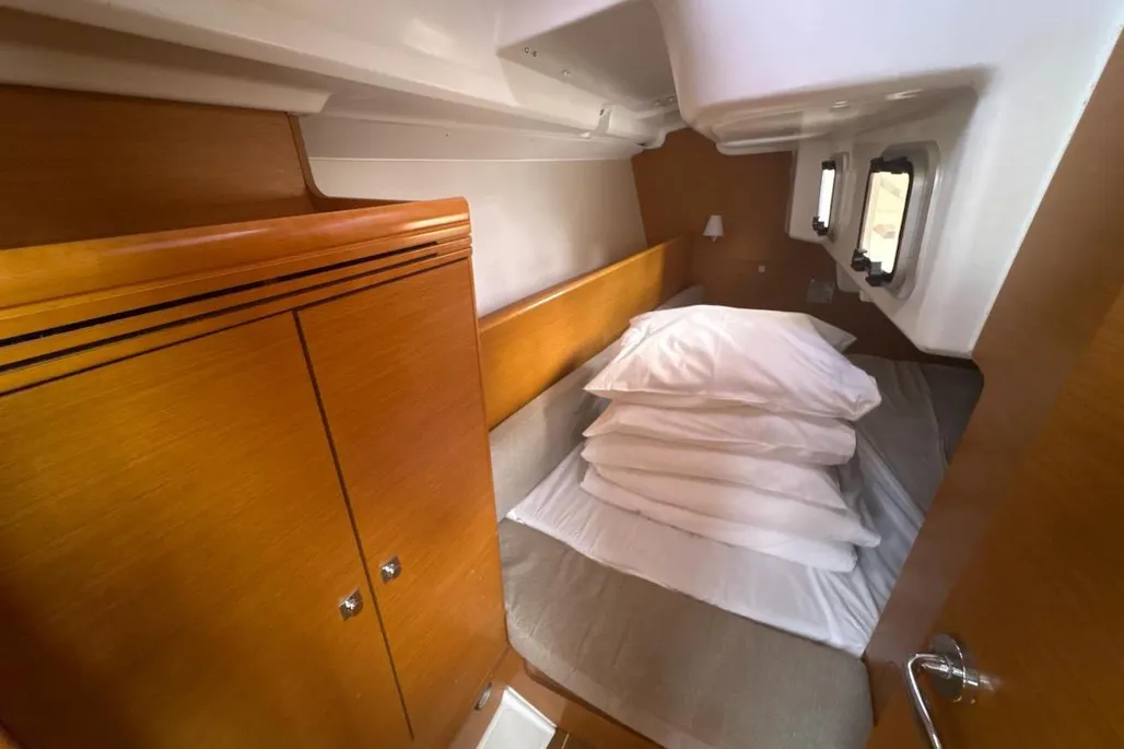 2014-jeanneau-sun-odyssey-33i-sail-9938974-20250909024631460-1 (1)